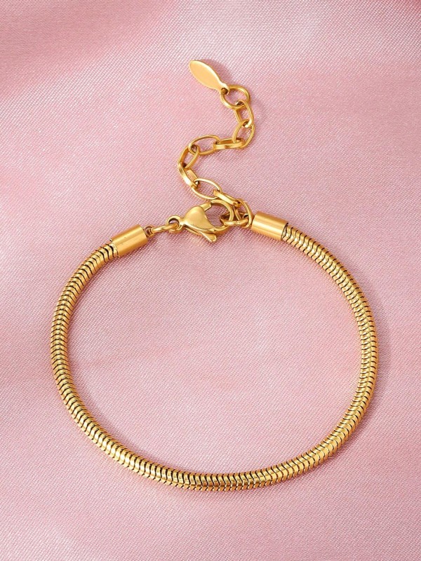 Złota bransoletka typu snake chain z gładkim, elastycznym splotem i regulowanym zapięciem (4).webp