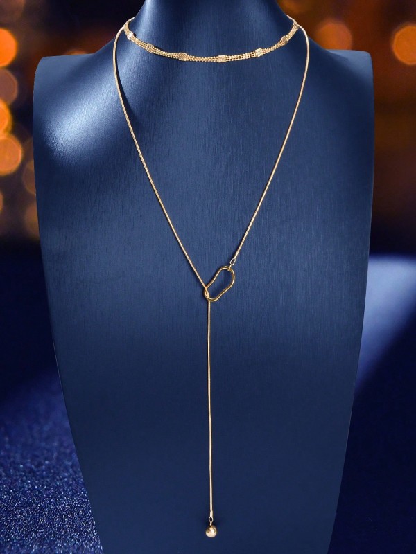 Złoty naszyjnik z podwójnym łańcuszkiem, geometryczną zawieszką i opadającym elementem zakończonym kulką (2).webp
