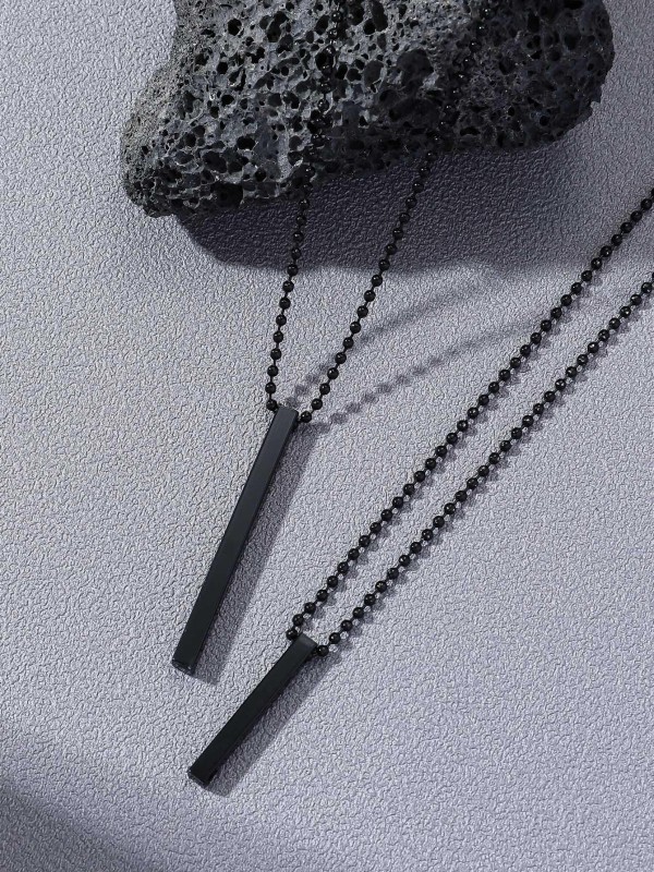 czarny naszyjnik męski z minimalistyczną zawieszką w kształcie prostokątnego paska (2).webp