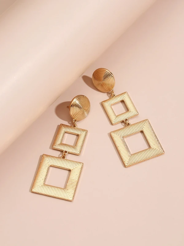 Złote wiszące kolczyki Golden Frames z okrągłym elementem u góry i dwoma geometrycznymi kwadratami (2).webp
