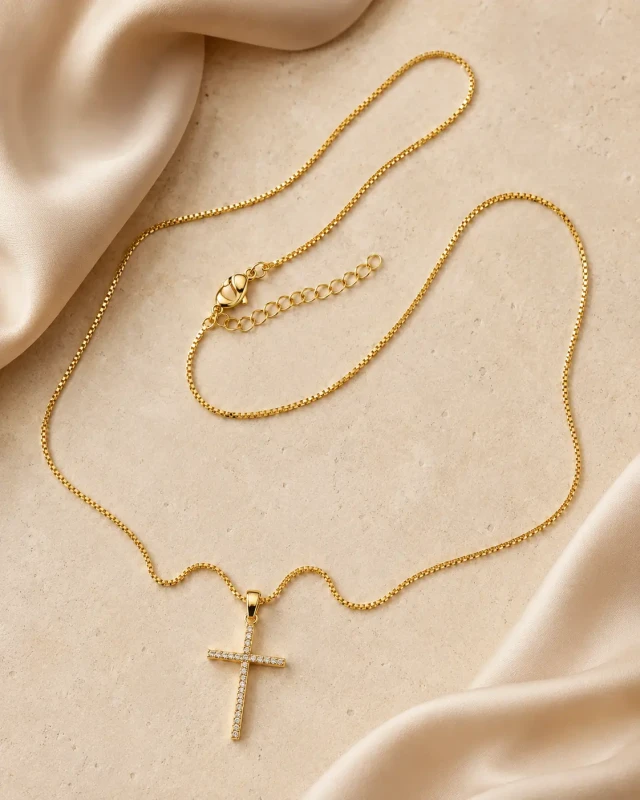 Naszyjnik Faith Glow złoty z krzyżykiem  (3).webp