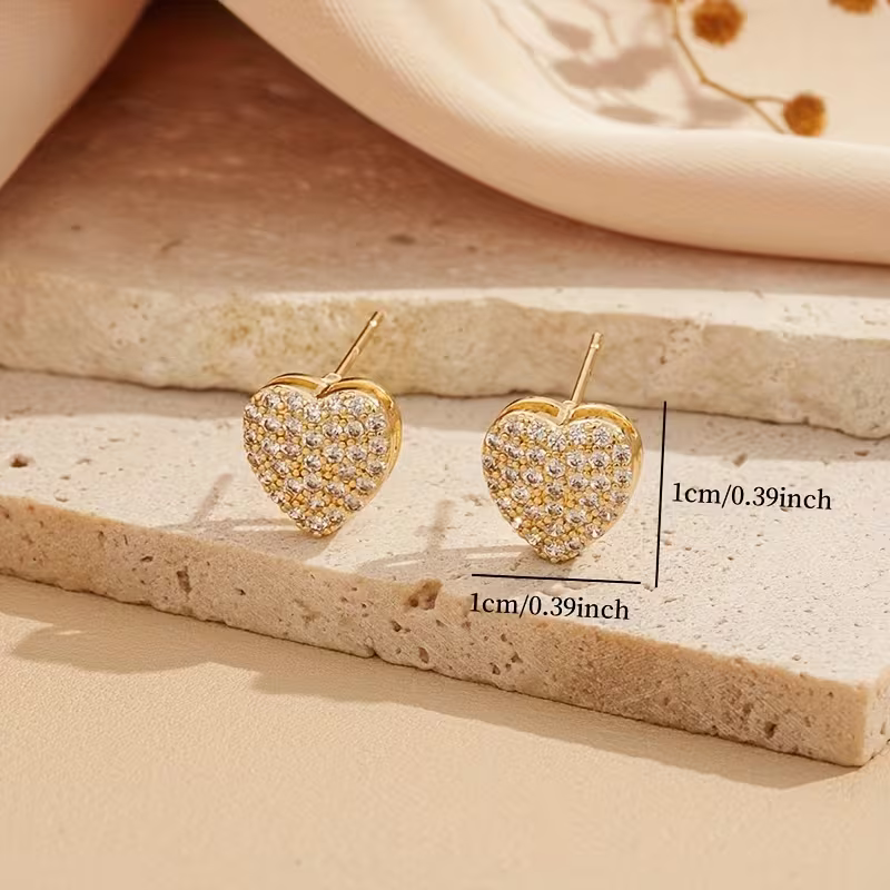 Złote kolczyki damskie Crystal Heart w kształcie serca z cyrkoniami (5).webp